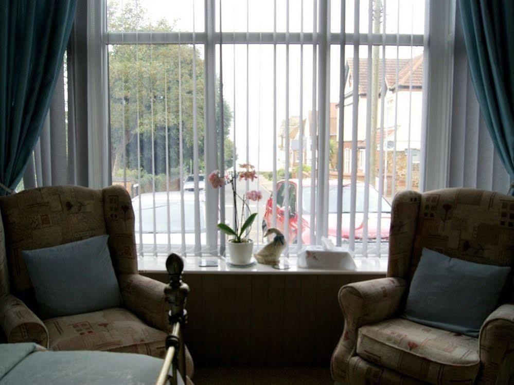 Sunset Guest House Hunstanton Buitenkant foto A window grill