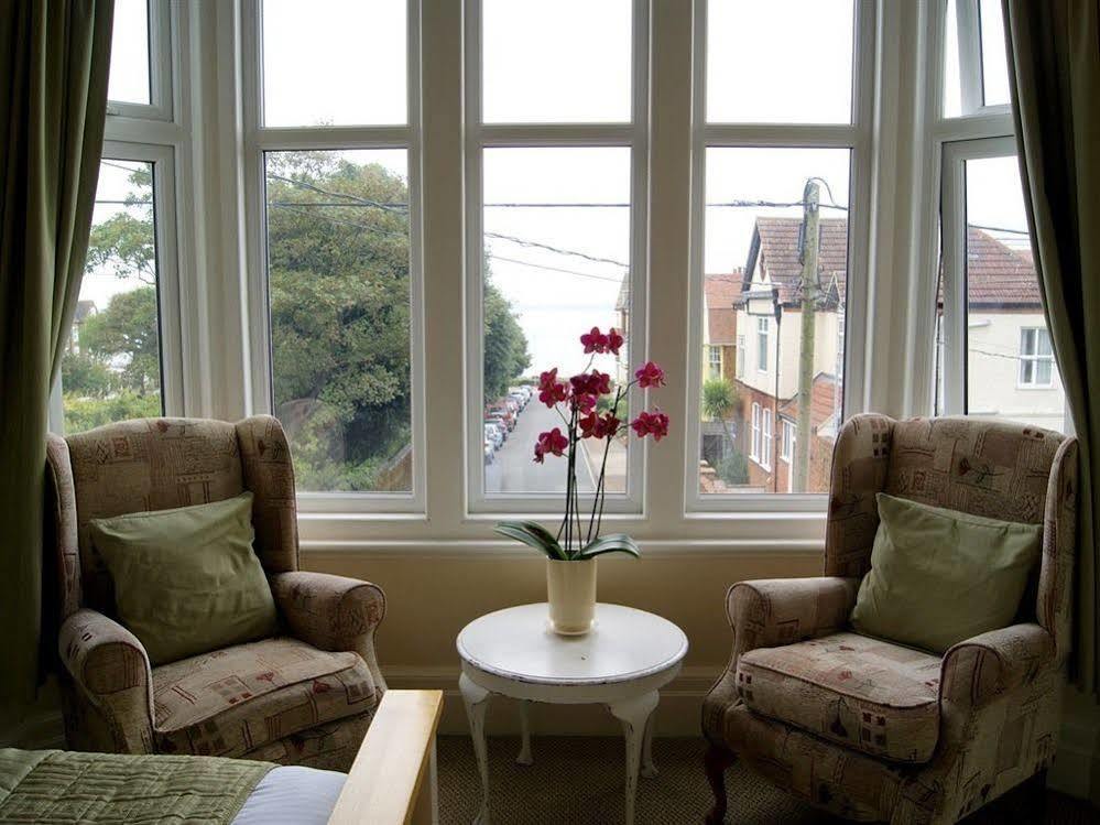 Sunset Guest House Hunstanton Buitenkant foto A window with double glazing